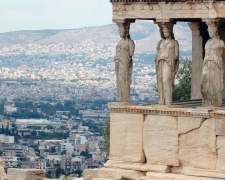 Мариупольский марафонец оставил памятную надпись на стене в Афинах