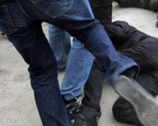 Избили до потери сознания и отняли деньги: в Мариуполе произошло разбойное нападение (ФОТО)