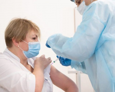 Какими препаратами можно вакцинироваться от COVID-19 в Мариуполе