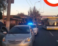 В Мариуполе автомобиль сбил женщину возле пешеходного перехода
