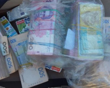 В оккупированный Донбасс пытались провезти сотни тысяч гривен (ФОТО)