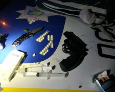 Полиция нашла у мариупольских мопедистов шприцы, наркотики, оружие (ФОТО)