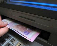 Афера века: в Украине мужчина с 200-гривневой купюрой 44 раза пополнил себе счет