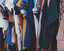 Социальный гардероб: где мариупольцам бесплатно получить одежду?
