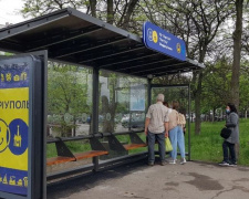Современная и энергонезависимая: в Мариуполе установили смарт-остановку с солнечными панелями