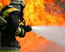 В Мариуполе при пожаре в многоэтажном доме спасли мужчину