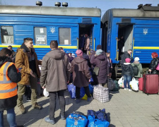 На Рівненщину прибув перший евакуаційний потяг з Донеччини: яку допомогу отримують переселенці