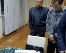 Заместитель мэра Славянска задержан при получении взятки в 150 тысяч гривен