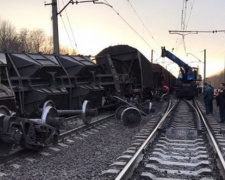 Железнодорожники расследуют сход грузового состава в Донецкой области