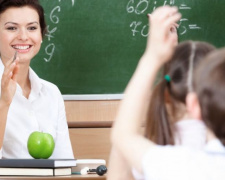 Новые реформы: минимальная зарплата педагогов Мариуполя превысит 7,7 тысяч гривен?