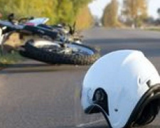 На гонках в Мариуполе мотоцикл перевернулся вместе с водителем (ВИДЕО)