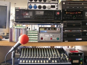 Мариупольскую радиостанцию оштрафовали за нарушение языковых квот вещания (ИНФОГРАФИКА)