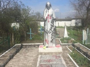 «Азов» заявил о своей непричастности к осквернению памятника в Мариуполе