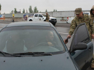 На Донетчине пограничники задержали оружие и военную литературу (ФОТО)