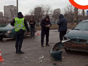 На Левобережье Мариуполя «лоб в лоб» столкнулись автомобили