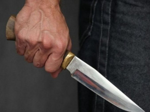В Мариуполе неизвестный в маске и с ножом нападал на женщин