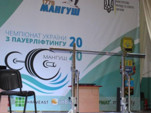 Украинские силачи в Мангуше поборются за победу на Чемпионате Украины по пауэрлифтингу
