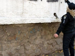 В Мариуполе полицейские «зарисовали» стены города (ФОТО)
