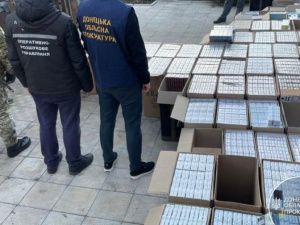 Контрафактные сигареты на 1,3 миллиона гривен с поддельными акцизами изъяли на Донетчине