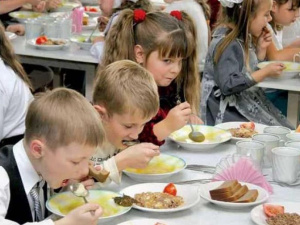 В мариупольских школах и детсадах улучшат систему питания