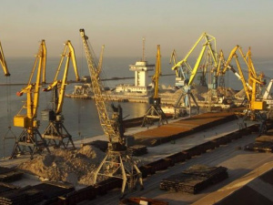 Из-за строительства Керченского моста Мариупольский порт прекратит обслуживание большегрузных судов