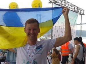 Мариуполец завоевал бронзу в заплыве через Босфор (ФОТО)