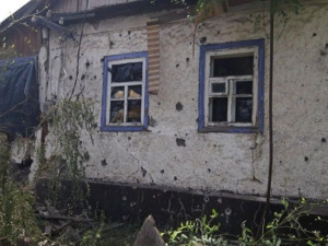 Жизнь под обстрелами: в Водяном под Мариуполем осталось всего семь семей (ВИДЕО)