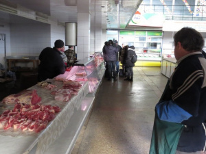 В Мариуполе значительно упала поставка мяса на Центральный рынок города (ФОТО+ВИДЕО)