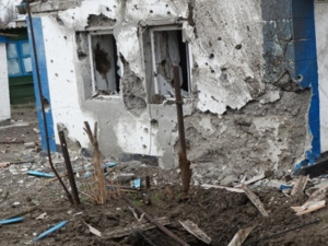 Под Мариуполем найдены два захоронения мирных жителей, погибших во время обстрелов (ФОТО)