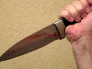 В мариупольскую больницу доставлен мужчина, получивший несколько ударов ножом 