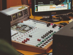 Онлайн-радиостанция «Мариуполь FM» представляет новое радиошоу «Стейкхолдеры»