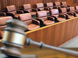 Районные суды Мариуполя ищут присяжных