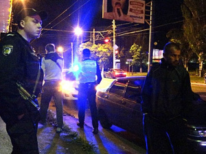 В Мариуполе ночью группа быстрого реагирования задержала пьяного водителя без прав 