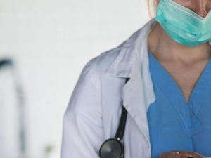 В некоторых отделениях мариупольских медучреждений приостанавливают прием пациентов из-за коронавируса