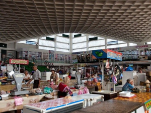В Мариуполе решили пока не закрывать рынки: дали время на исправление
