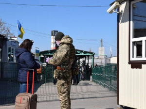 Кто вправе пересекать линию разграничения, даже если работа КПВВ на Донбассе приостановлена?