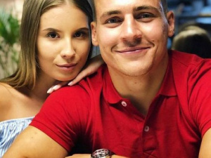 Мариупольский хоккеист с женой участвует в голосовании за самую красивую пару