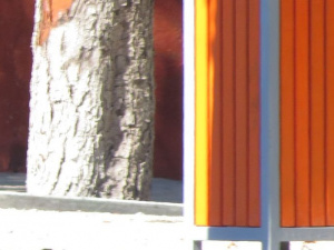 Полсотни ярко-оранжевых объектов появятся на главном проспекте Мариуполя (ФОТОФАКТ)