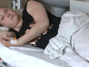 В Ровно подняли на ноги жительницу Мариуполя с переломом позвоночника: прыгала с ребенком из горящего дома