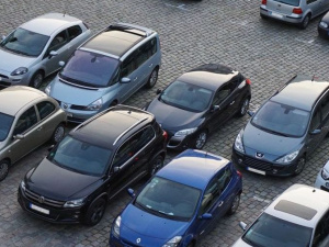 Мариупольский горсовет заработал 215 тыс. грн на продаже подержанных автомобилей