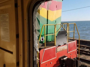 Опасность с видом на море: когда в Мариуполе спишут заброшенные вагоны? (ФОТО+ВИДЕО)