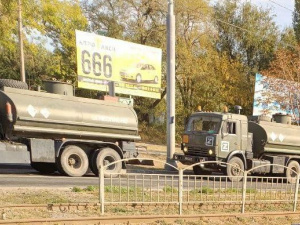 Маріуполь перетворено на базу окупантів: як паливні колони йдуть на фронт