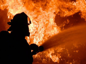 В Мариуполе из горящего дома спасли пожилого мужчину