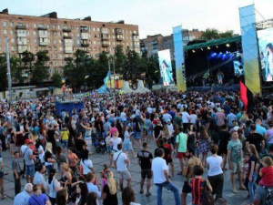 Военный парад и выступления артистов: Мариуполь отпразднует пятую годовщину освобождения (ФОТО)