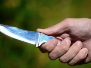 Приставили нож и отобрали телефон: в Мариуполе подростки напали на ребенка