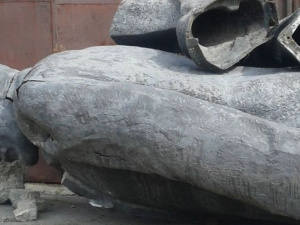 Мариупольские памятники Ленину сняли с аукциона