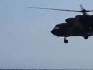 В Мариуполе над пляжем пронесся военный вертолет