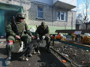Зрізають замки та оголошують «безхазяйним» - як росіяни привласнюють житло в окупованих містах