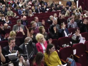 В Мариуполе «Экстрим-парк» отпустили в свободное плавание и создали «Украинский дом»
