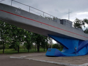 С памятника морякам-десантникам в Мариуполе исчезли следы вандалов (ФОТОФАКТ)